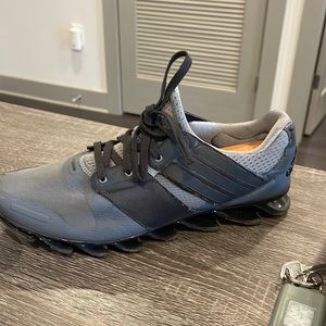 Adidas - Springblades